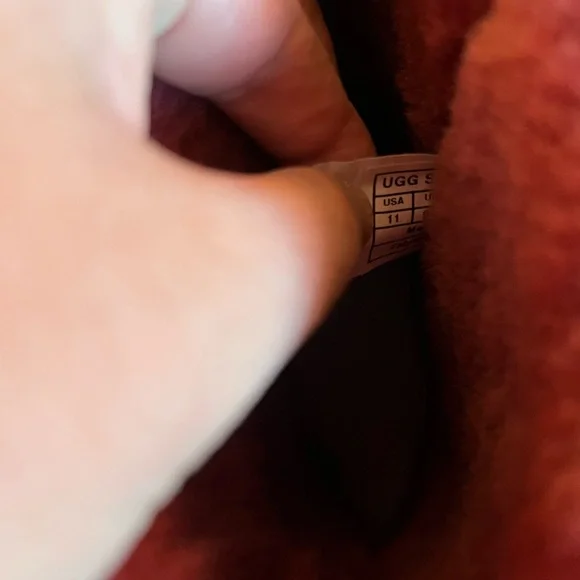 UGG Women’s Size 11 Sparkling Red Sequin Boots with Fuzzy Lining - Picture 15 of 16